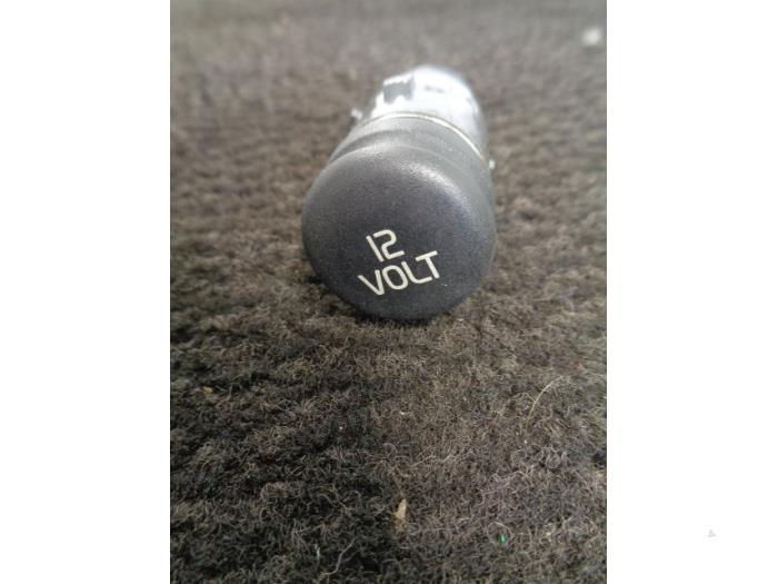 Cigarette lighter socket