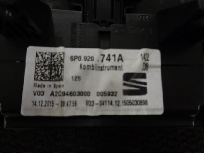 Compteur kilométrique KM d'un Seat Ibiza ST (6J8) 1.4 TDI 12V 2015