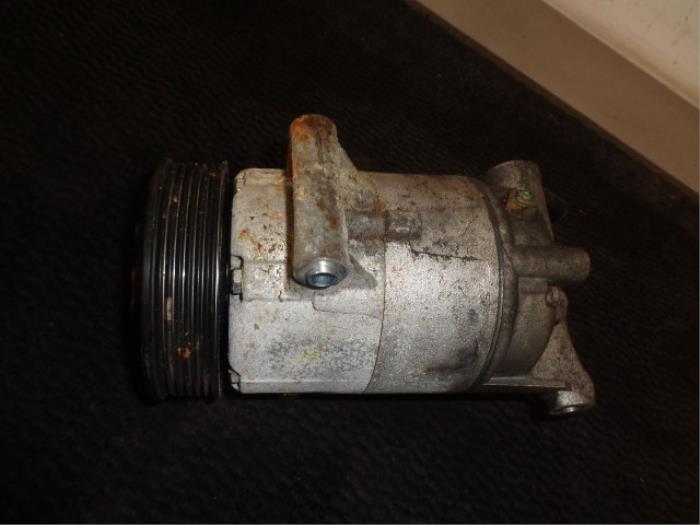 Air conditioning pump from a Seat Ibiza ST (6J8) 1.4 TDI 12V 2015