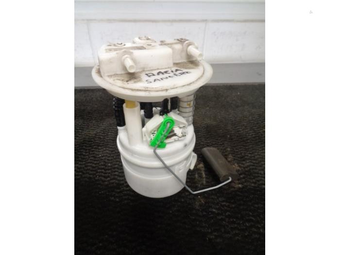 Used Petrol pump Dacia Sandero II 0.9 TCE 12V Price € 25,00 Margin scheme offered by Westerhof autodemontage