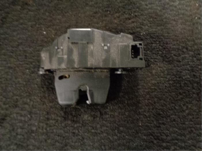 Tailgate lock mechanism from a Citroën C3 Picasso (SH) 1.6 HDi 90 2012
