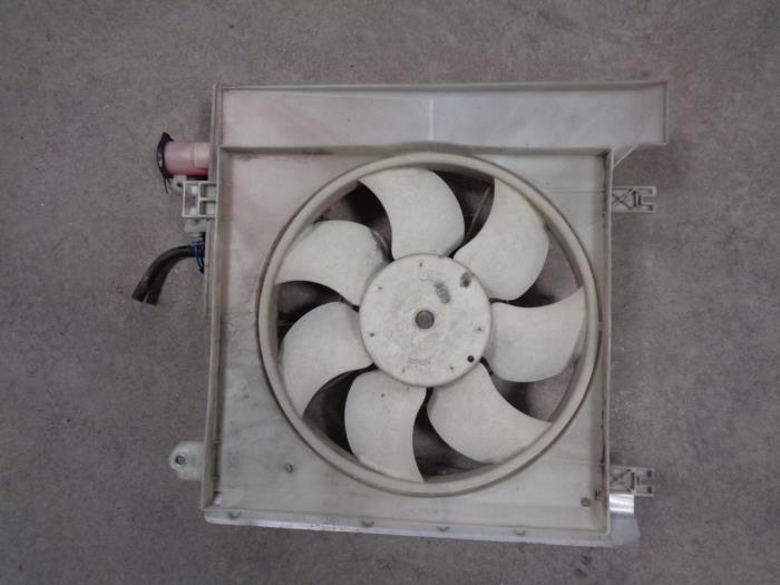 Motor de aleta de refrigeración de un Peugeot 107 1.0 12V 2008