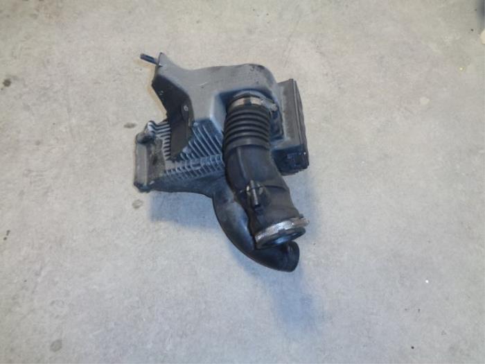Air box from a Renault Clio III (BR/CR) 1.4 16V 2006