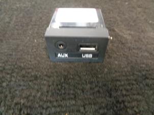 Usados Conexión AUX-USB Hyundai i10 (B5) 1.0 12V Precio € 15,00 Norma de margen ofrecido por Westerhof autodemontage