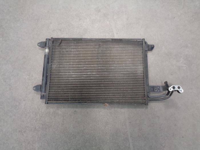 Usagé Radiateur clim Volkswagen Golf IV (1J1) 1.4 16V Prix € 35,00 Règlement à la marge proposé par Westerhof autodemontage