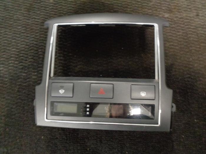 Radio CD player from a Kia Sorento I (JC) 3.5 V6 24V 2007