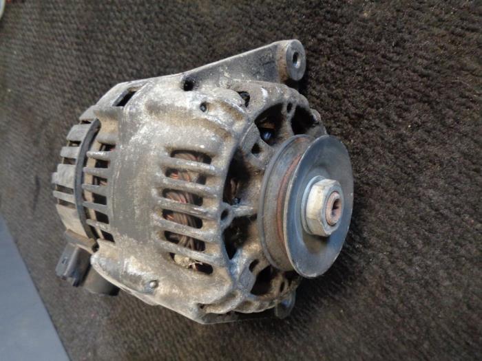 Gebrauchte Dynamo Peugeot 206 (2A/C/H/J/S) 1.1 XN,XR Preis € 35,00 Margenregelung angeboten von Westerhof autodemontage