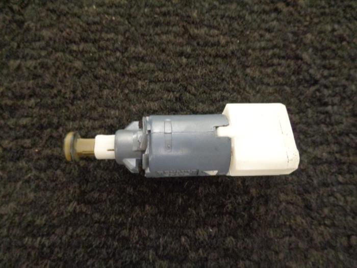 Clutch switch from a Renault Twingo II (CN) 1.2 16V 2011