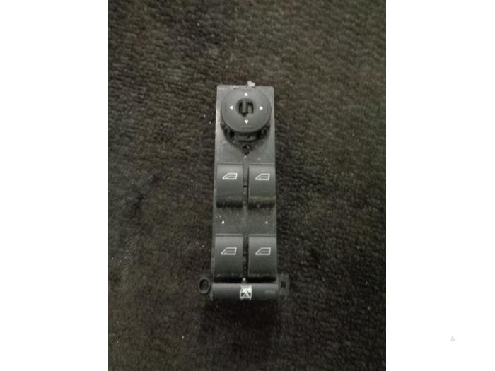 Usados Interruptor de ventanilla eléctrica Ford Focus C-Max 1.8 16V Precio € 20,00 Norma de margen ofrecido por Westerhof autodemontage