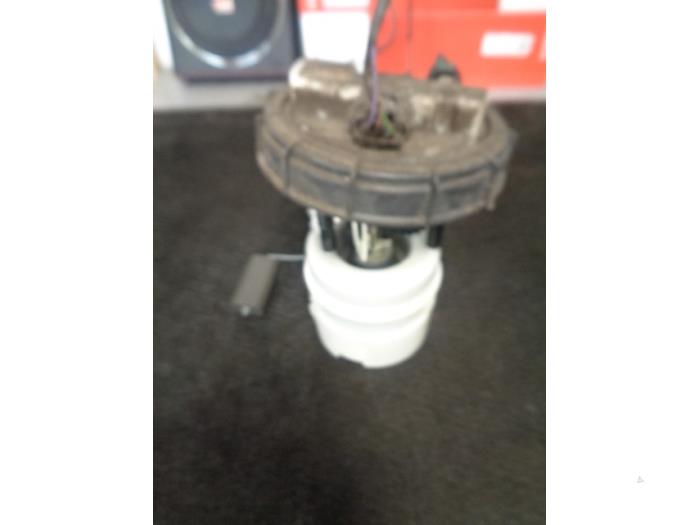 Begagnade Bensinpump Renault Twingo II (CN) 1.2 Pris € 30,00 Marginaltabell erbjuds av Westerhof autodemontage