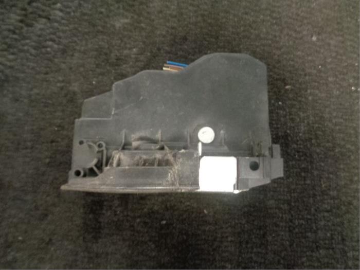 Front door lock mechanism 4-door, right BMW 1 serie 118i 16V - 7167068