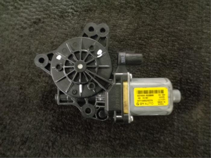 Usados Motor de ventanilla de puerta Hyundai i30 (PDEB5/PDEBB/PDEBD/PDEBE) 1.6 CRDi 16V VGT Precio € 25,00 Norma de margen ofrecido por Westerhof autodemontage