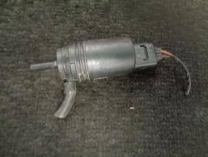 Used Windscreen washer pump BMW 1 serie (E87/87N) 118i 16V Price € 10,00 Margin scheme offered by Westerhof autodemontage