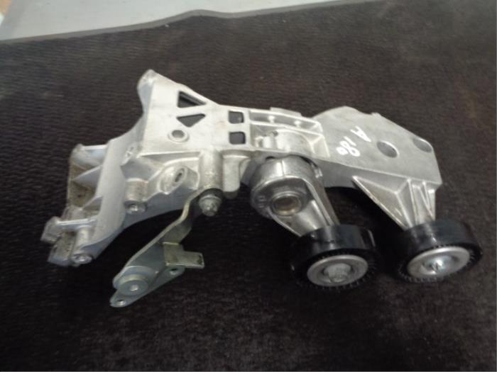 Usados Rodillo tensor correa múltiple Mercedes A (W169) 2.0 A-180 CDI 16V 5-Drs. Precio € 50,00 Norma de margen ofrecido por Westerhof autodemontage
