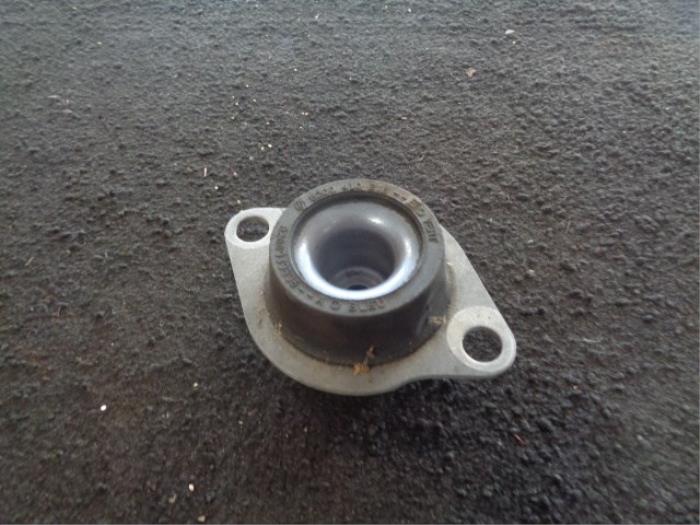 Usagé Support moteur Renault Twingo II (CN) 1.2 16V Prix € 10,00 Règlement à la marge proposé par Westerhof autodemontage