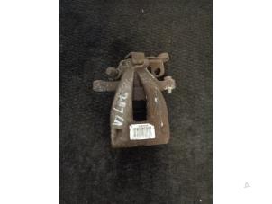 Used Rear brake calliper, left Peugeot 207 CC (WB) 1.6 16V Price € 35,00 Margin scheme offered by Westerhof autodemontage