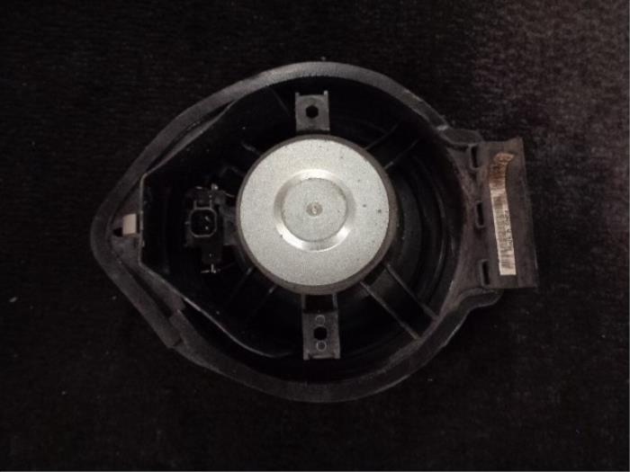 Speaker from a Opel Astra J GTC (PD2/PF2) 2.0 CDTI 16V ecoFLEX 2011