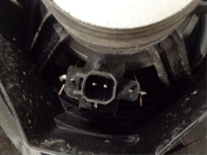 Speaker from a Opel Astra J GTC (PD2/PF2) 2.0 CDTI 16V ecoFLEX 2011