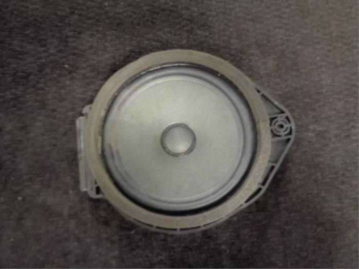 Speaker from a Opel Astra J GTC (PD2/PF2) 2.0 CDTI 16V ecoFLEX 2011