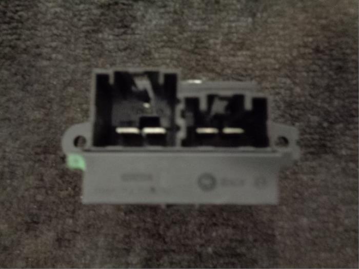 Heater resistor from a Opel Astra J GTC (PD2/PF2) 2.0 CDTI 16V ecoFLEX 2011