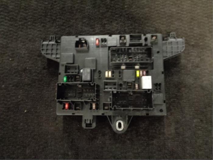 Fuse box from a Opel Astra J GTC (PD2/PF2) 2.0 CDTI 16V ecoFLEX 2011