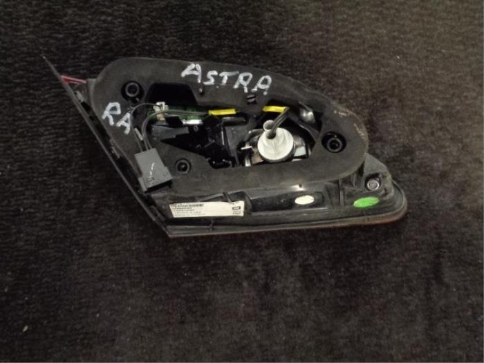 Taillight, right from a Opel Astra J GTC (PD2/PF2) 2.0 CDTI 16V ecoFLEX 2011