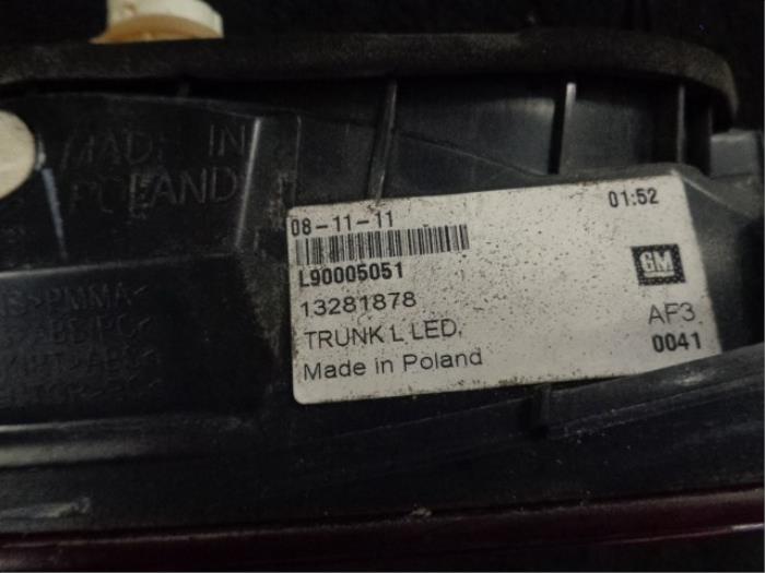 Luz trasera izquierda de un Opel Astra J GTC (PD2/PF2) 2.0 CDTI 16V ecoFLEX 2011