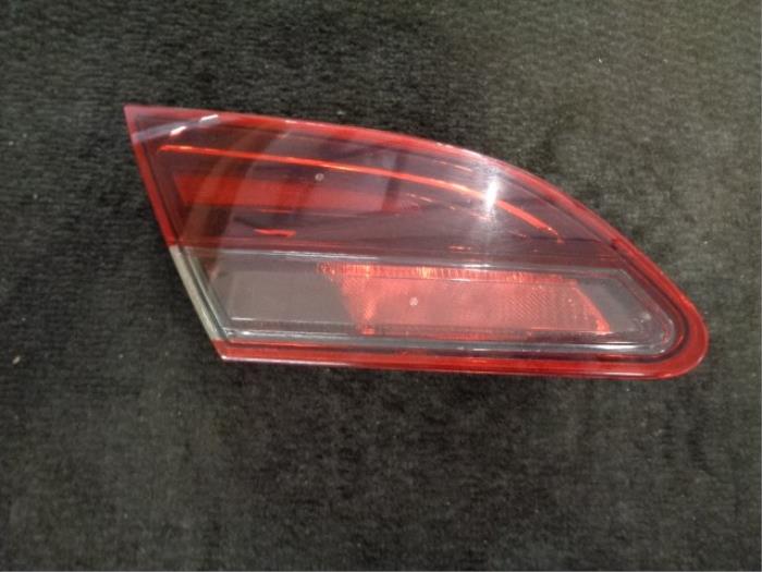 Luz trasera izquierda de un Opel Astra J GTC (PD2/PF2) 2.0 CDTI 16V ecoFLEX 2011