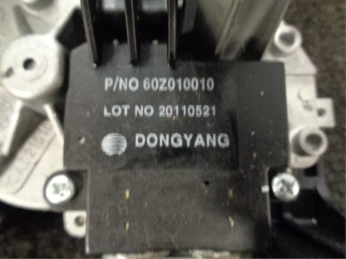 Motor de limpiaparabrisas detrás de un Opel Astra J GTC (PD2/PF2) 2.0 CDTI 16V ecoFLEX 2011