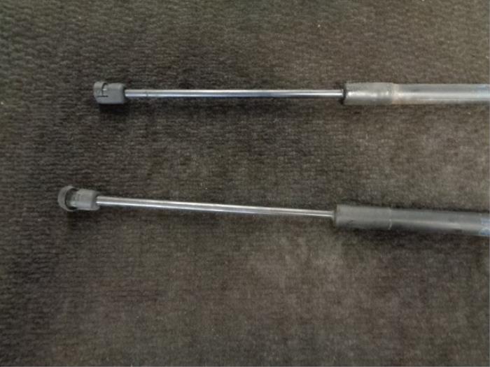 Set of tailgate gas struts from a Opel Astra J GTC (PD2/PF2) 2.0 CDTI 16V ecoFLEX 2011