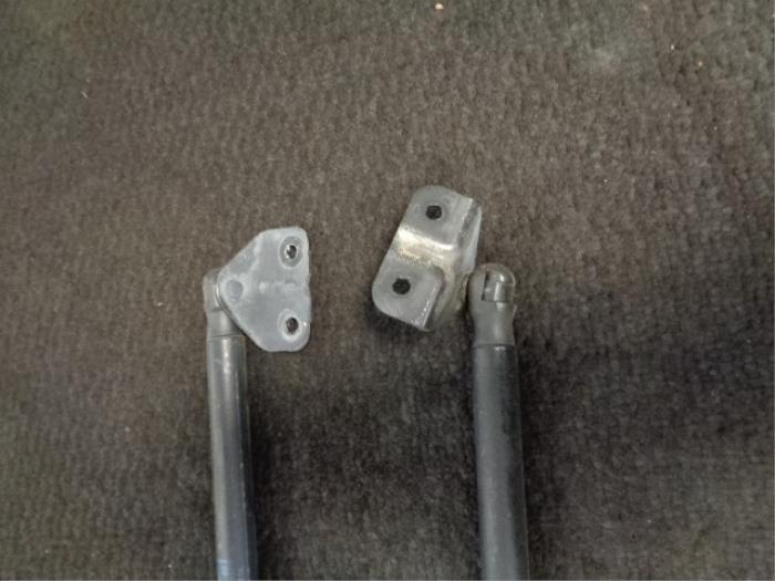 Set of tailgate gas struts from a Opel Astra J GTC (PD2/PF2) 2.0 CDTI 16V ecoFLEX 2011