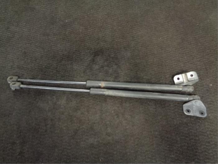 Set of tailgate gas struts from a Opel Astra J GTC (PD2/PF2) 2.0 CDTI 16V ecoFLEX 2011