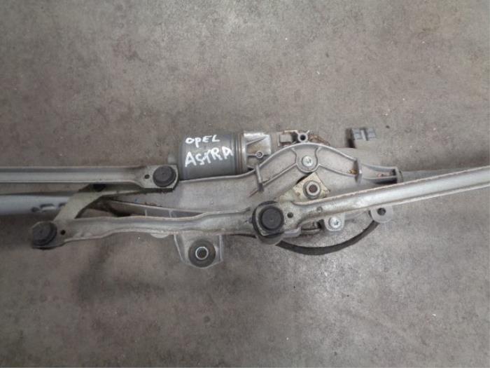Wiper motor + mechanism from a Opel Astra J GTC (PD2/PF2) 2.0 CDTI 16V ecoFLEX 2011