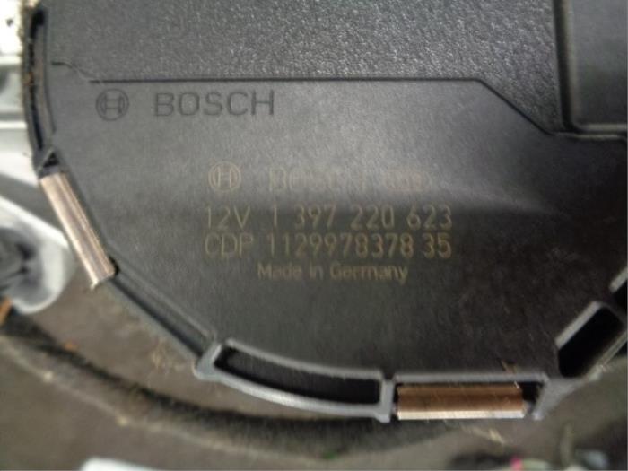 Wiper motor + mechanism from a Opel Astra J GTC (PD2/PF2) 2.0 CDTI 16V ecoFLEX 2011