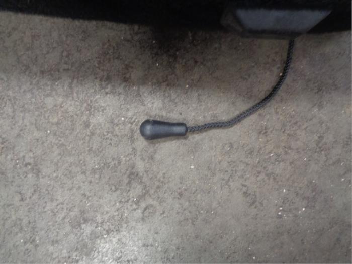 Parcel shelf from a Opel Astra J GTC (PD2/PF2) 2.0 CDTI 16V ecoFLEX 2011