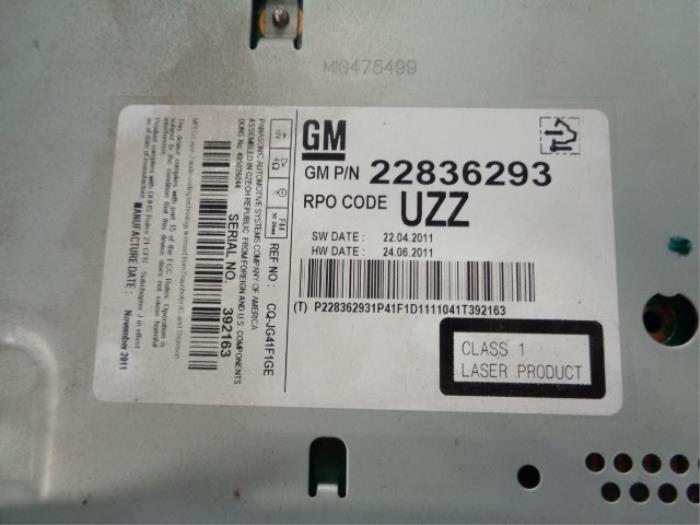 CD player from a Opel Astra J GTC (PD2/PF2) 2.0 CDTI 16V ecoFLEX 2011