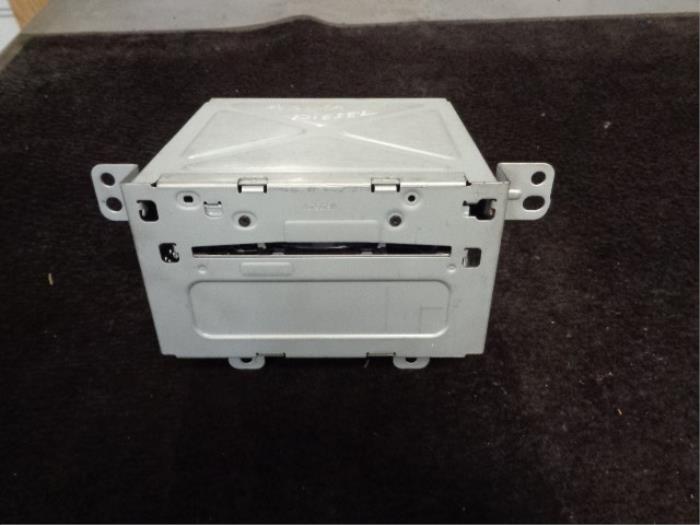 CD player from a Opel Astra J GTC (PD2/PF2) 2.0 CDTI 16V ecoFLEX 2011