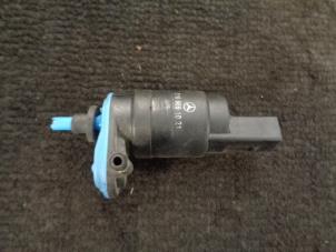 Used Windscreen washer pump Mercedes A (W169) 2.0 A-180 CDI 16V 5-Drs. Price € 10,00 Margin scheme offered by Westerhof autodemontage