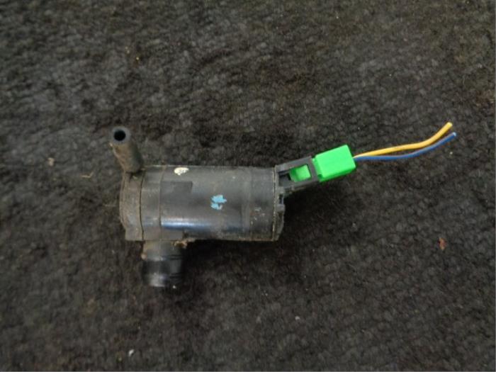 Windscreen washer pump from a Suzuki Alto (GF) 1.0 12V 2011