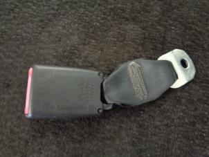 Usagé Insertion ceinture de sécurité arrière droite Toyota Aygo (B10) 1.0 12V VVT-i Prix € 10,00 Règlement à la marge proposé par Westerhof autodemontage