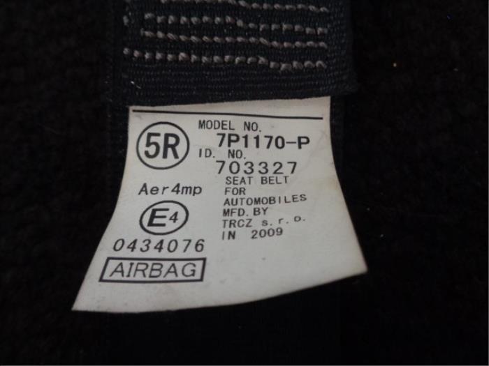 Front seatbelt, right from a Toyota Aygo (B10) 1.0 12V VVT-i 2009