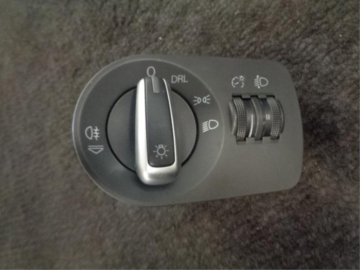 Usados Interruptor de luz Audi A3 Sportback (8PA) 1.2 TFSI Precio € 20,00 Norma de margen ofrecido por Westerhof autodemontage