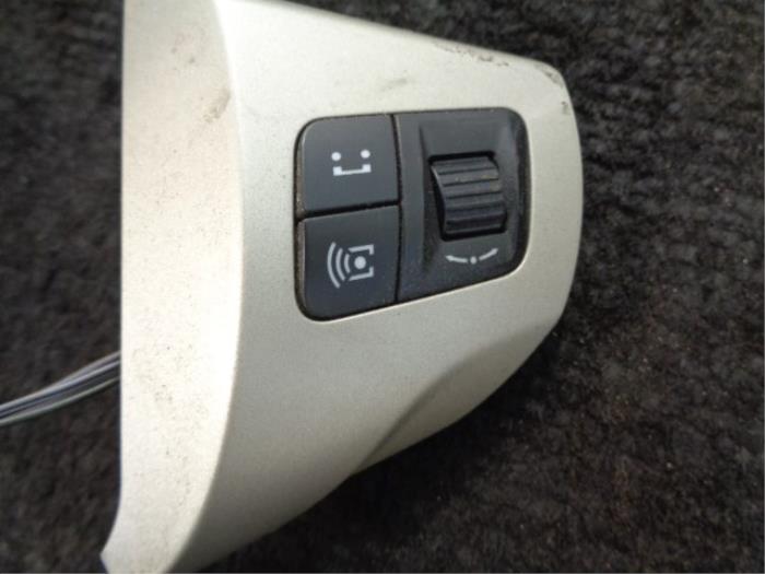 Steering wheel switch from a Opel Corsa D 1.0 2009