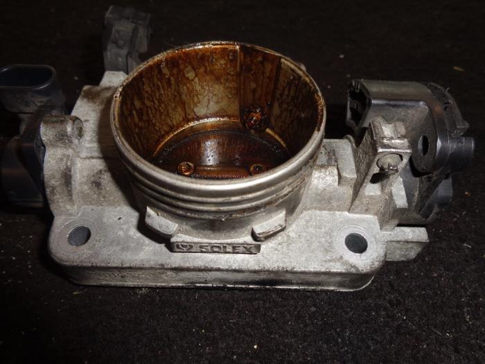 Gebrauchte Drosselklappengehäuse Peugeot 206 (2A/C/H/J/S) 1.6 XS,XT Preis € 20,00 Margenregelung angeboten von Westerhof autodemontage