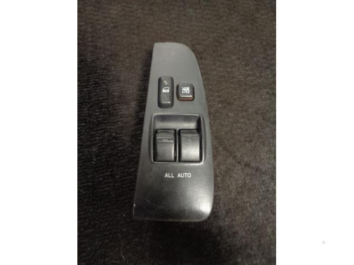 Usados Interruptor de ventanilla eléctrica Toyota Avensis Wagon (T25/B1E) 1.8 16V VVT-i Precio € 20,00 Norma de margen ofrecido por Westerhof autodemontage