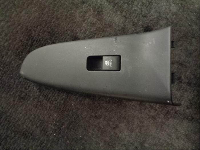 Usados Interruptor de ventanilla eléctrica Kia Cee'd Sporty Wagon (EDF) 1.4 16V Precio € 10,00 Norma de margen ofrecido por Westerhof autodemontage