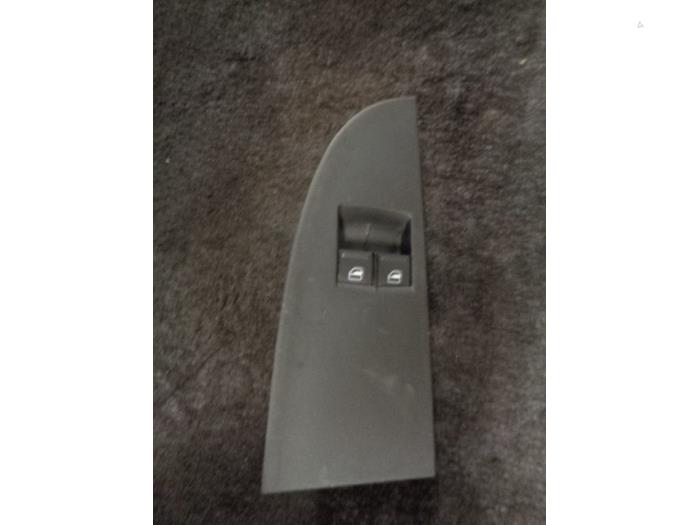Usados Interruptor de ventanilla eléctrica Seat Leon (1P1) 1.6 Precio € 10,00 Norma de margen ofrecido por Westerhof autodemontage