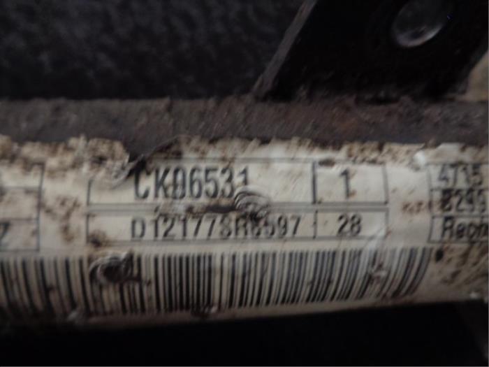 Amortiguador derecha delante de un Ford Fiesta 6 (JA8) 1.25 16V 2012