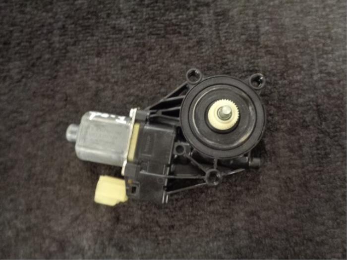 Usados Motor de ventanilla de puerta Ford Fiesta 6 (JA8) 1.25 16V Precio € 20,00 Norma de margen ofrecido por Westerhof autodemontage