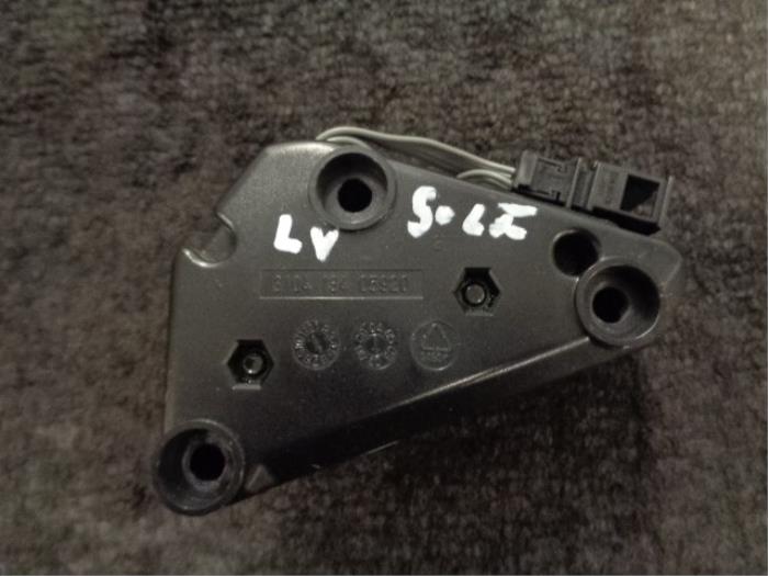 Begagnade Antennförstärkare Volkswagen Golf V (1K1) 2.0 TDI DPF Pris € 10,00 Marginaltabell erbjuds av Westerhof autodemontage